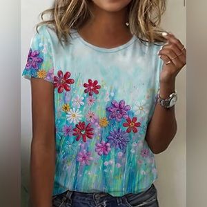 Plus Size Women’s Flower Shirt - Adorable 🌸🌺